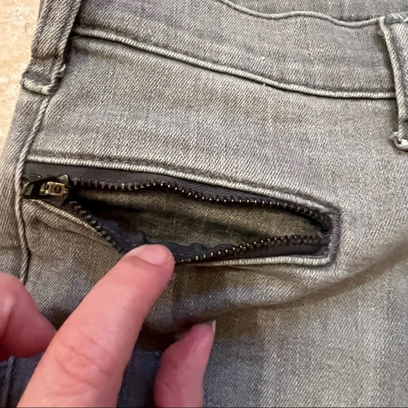 Gap True Skinny Ankle Jean in Grey. Zipper Detail Sz. 8 - Picture 6 of 10